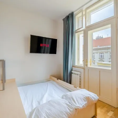 Apartment Chic Navy With Balcony & Church View By Rentez Prague